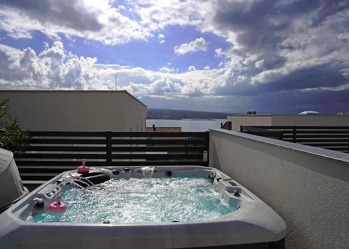Sobol Apartments \'Navis\' With Private Jacuzzi
