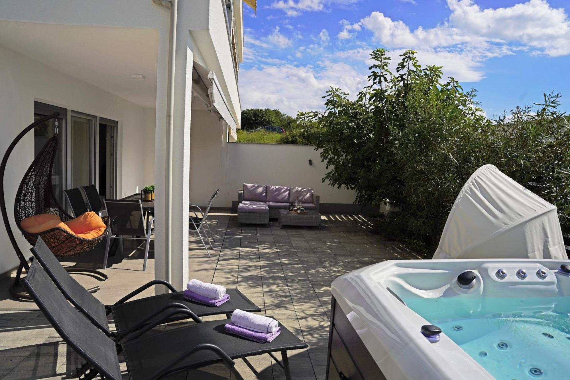 Sobol 'navis' With Private Jacuzzi Apartment