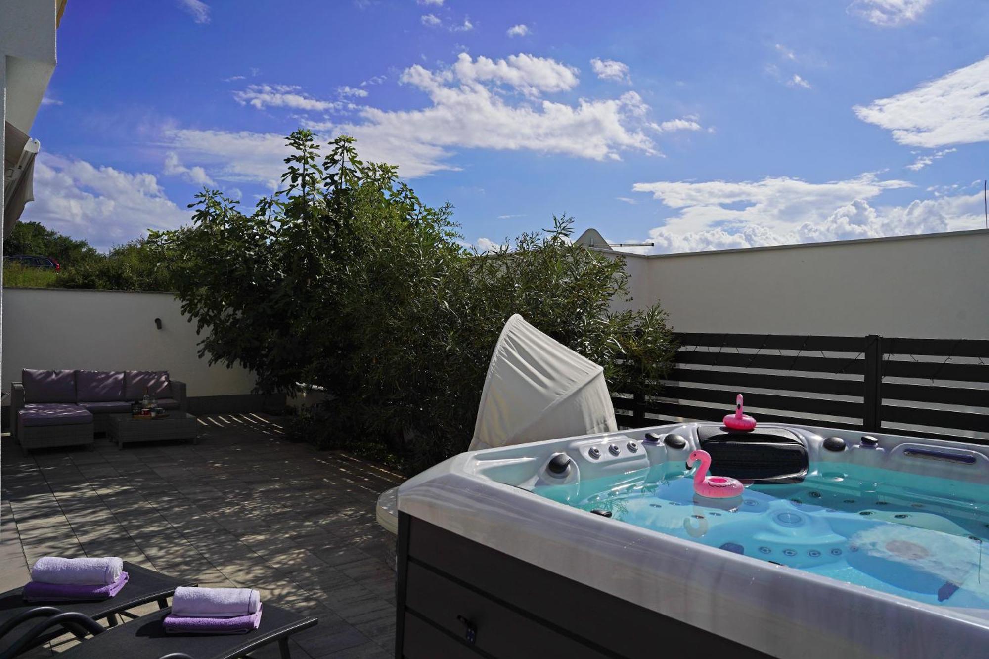 Apartment Sobol 'navis' With Private Jacuzzi *