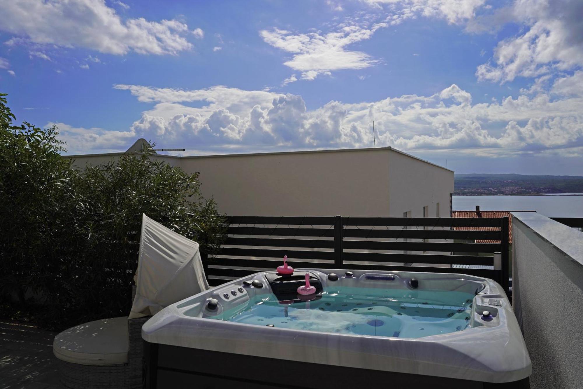 Sobol 'navis' With Private Jacuzzi * Crikvenica